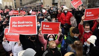 Que veulent les manifestants en Russie ? Manifestation dans le centre de Moscou, le 23 janvier 2021. Sur les pancartes : « N'ayez pas peur, ne vous taisez pas », « Je n'ai pas peur » et « Je suis pour Navalny ». Kirill Kudryavtsev/AFP Que veulent les manifestants en Russie ?