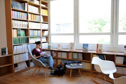 Bibliothèque Bataillon, mobilier de détente Bibliothèque Bataillon, mobilier de détente
