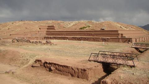 La pyramide Akapana de Tiwanaku. François Cuynet (MAPT 2018/CIAAAT/MEAE), Author provided Ruines pré-inca Tiwanaku TCF